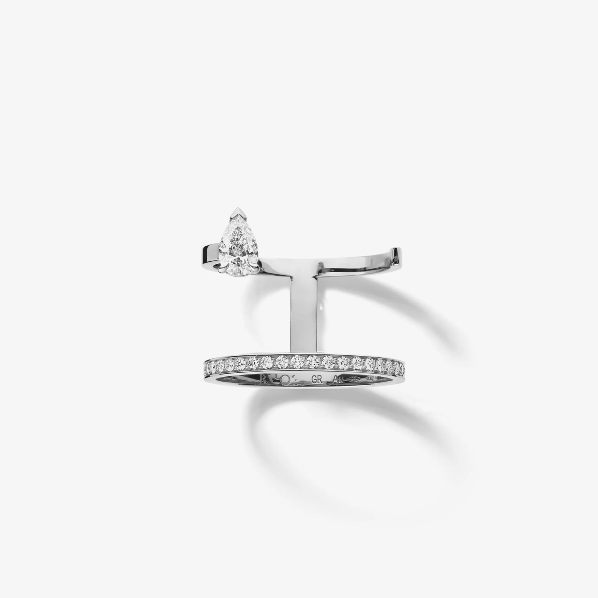 Serti sur Vide ring set with 1 diamond