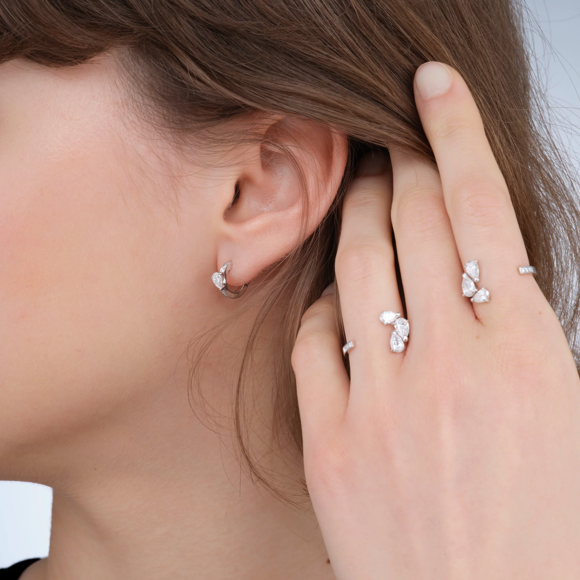 Serti sur Vide ring set with 3 diamonds - Image 2